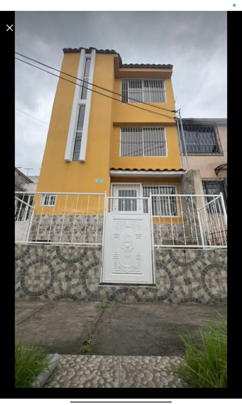 🏡 ¡Casa independiente de 3 pisos en venta – Calderón!  📍 Conjunto Privado Santa Marianita 2 — imagen 1