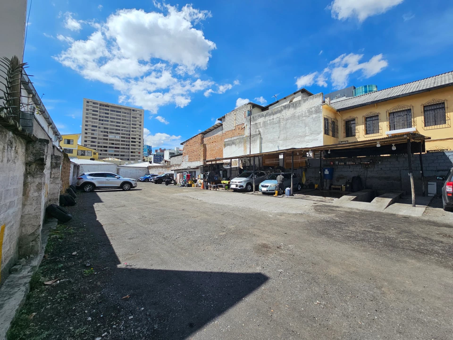 ESPECTACULAR TERRENO AV. ORELLANA QUITO — imagen 9