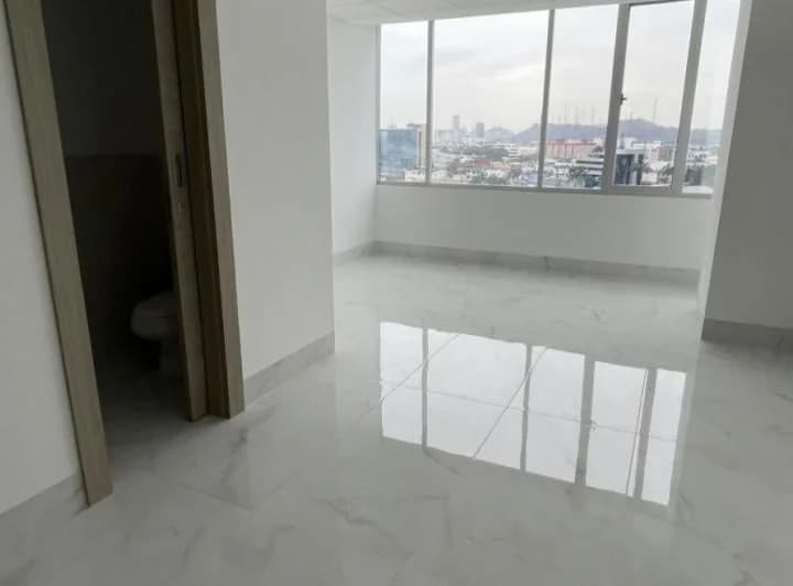 Oficina de Estreno en Venta/ Alquiler, Torre Millenium - Av Francisco de Orellana. Guayas — imagen 1