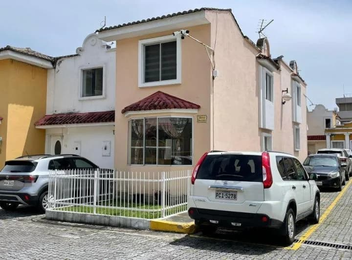 Venta de Casa 3 Dorm., Conjunto Portalegre - San Carlos — imagen 1