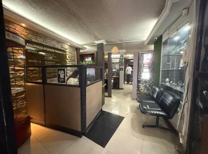 Local Oficina de Venta Av de Los Shyris — imagen 1