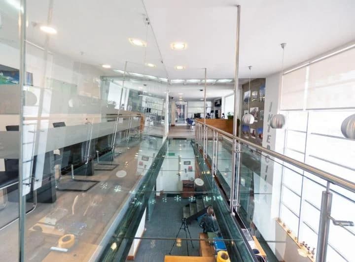 Cjd - $410.000 – Oficina Corporativa de Lujo en Lomas de Monteserrín — imagen 1