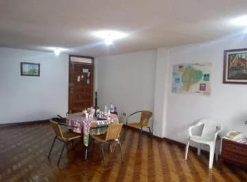 Venta Edificio de 4 Departamentos 2 Locales Comerciales, Oportunidad de Inversión Sector Pio — imagen 2