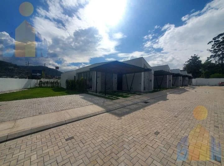 Casas de 1 Piso en El Valle de Cumbaya, Excelente Ubicación Cerca de La Ruta Viva — imagen 1