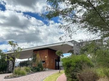 En Venta Lote Rodeado de Áreas Verdes Dentro de Urbanización de Lujo en Tumbaco — imagen 3