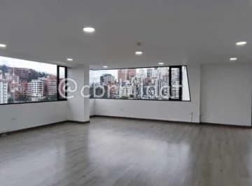 H/ La Carolina, Oficina Esquinera, Piso Alto con Vista 83 m², 2 Parqueaderos 145.900usd — imagen 5