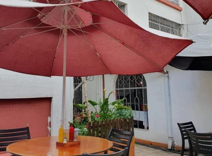 En Venta 2 Casas, Más Local Comercial, Sector La Floresta! — imagen 1