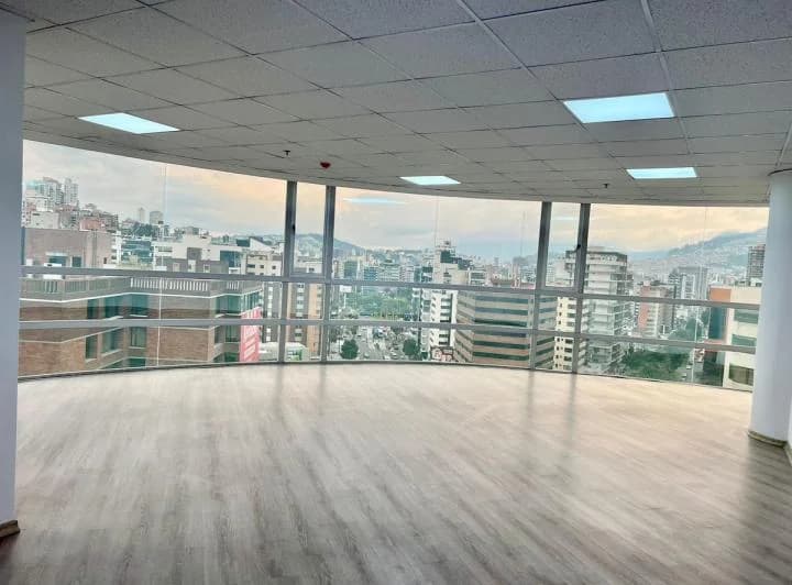 Mv - Sector La Carolina, Eloy Alfaro, en Venta Oficina 291 m², Edificio Corporativo — imagen 1