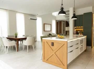 Hermosa Casa en Venta, Urbanización Isla Celeste, Estribor, Diagonal Al Río, Guayas — imagen 2