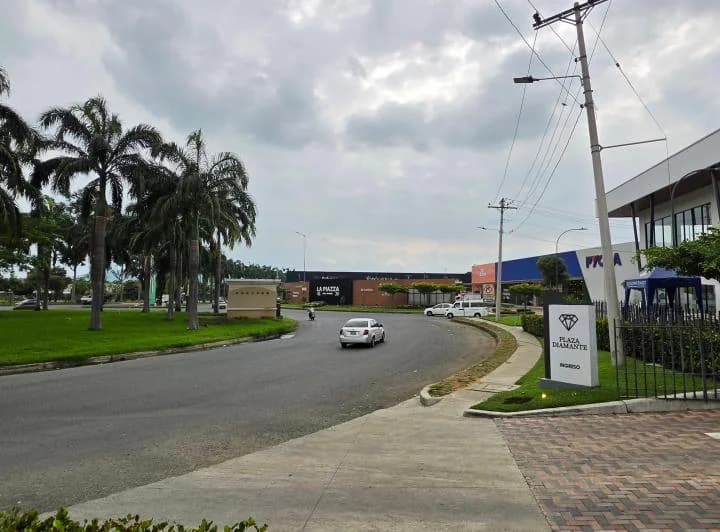 ¡Vendo! ¡último Local esquinero¡Planta Baja 87 m² en Plaza Diamante La Joya ¡Oportunidad!, Guayas — imagen 1