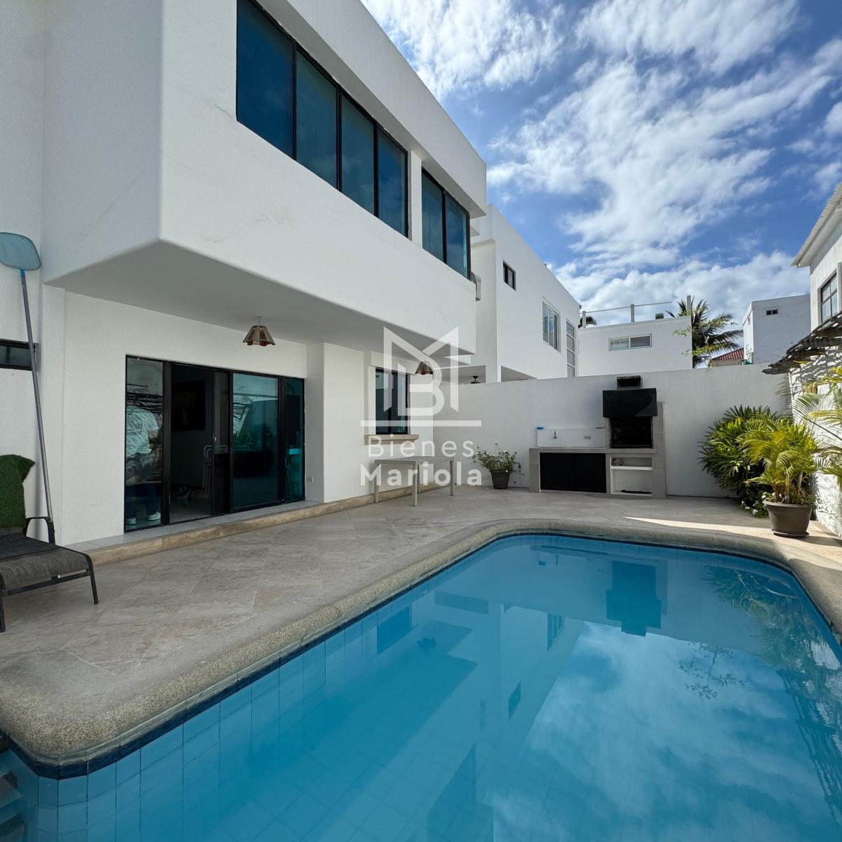 Casa en venta en Santa Elena, Santa Elena