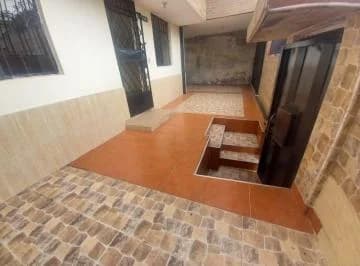 Venta de Casa con Dos Departamentos en La Argelia — imagen 5