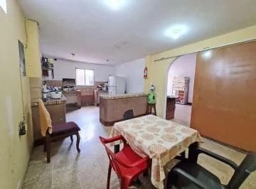 Propiedad en Venta Esquinera Residencial Comercial con 4 Locales - Av Domingo Comín, Sur Guayaquil, Guayas — imagen 3