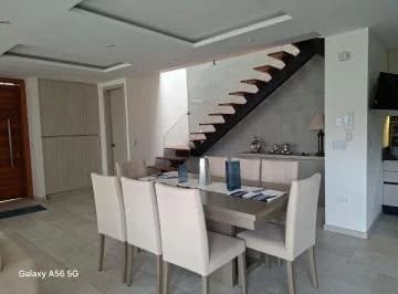 Casa con 2 Recámaras en Venta en Urbanización Juan Montalvo de Nayón, 287 m² Terreno — imagen 2