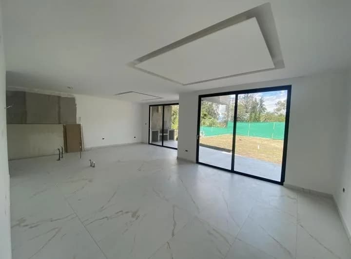 Casa en Venta 3 Dorm. 200 m de Area Verde, Nayon — imagen 1