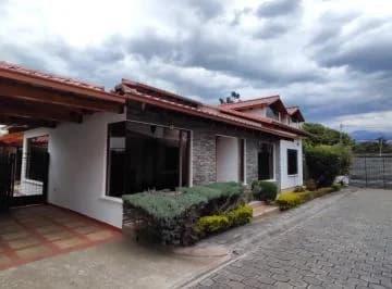Vendo Casa de 4 Dorm., Valle de Los Chillos, Sector Supermaxi San Gabriel — imagen 4