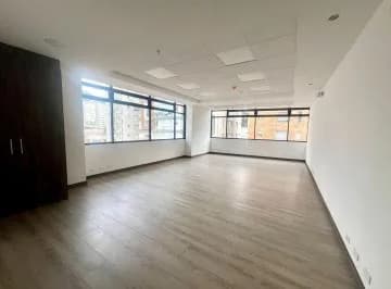 Mv - Sector La Carolina, Amazonas y Guayas, en Venta Oficina 47 m² Piso Alto a Estrenar — imagen 4