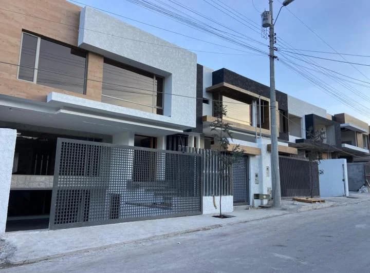 Casa en Venta Challuabamba, Área Verde. Sector Supermaxi, Azuay — imagen 1
