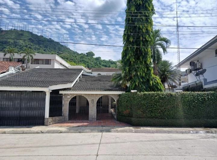 Se Vende Casa Urb. Los Parques Sector Ceibos, Guayas — imagen 1