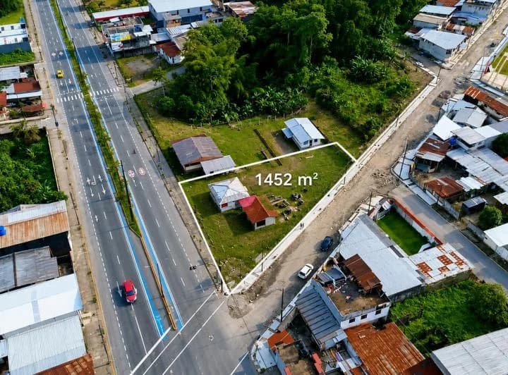 Terreno Comercial Premium de 1452 m² con Triple Frente en Santo Domingo |alta Exposición y Plusvalía — imagen 1
