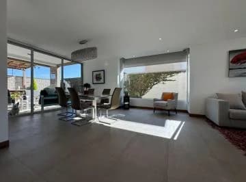Linda Casa Moderna en Conjunto, Amplios Espacios, Excelentes Áreas Comunales Sector Hilacril Tumbaco — imagen 3