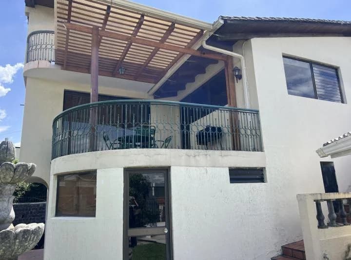 Venta Casa en Miravalle Para Remodelar — imagen 1