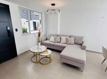 Casa Nueva de 3 Plantas en El Norte de Quito — imagen 4