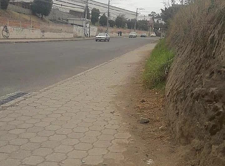Arriendo Terreno Comercial 6400 m² en Principal Calle Carapungo, Calderón — imagen 1