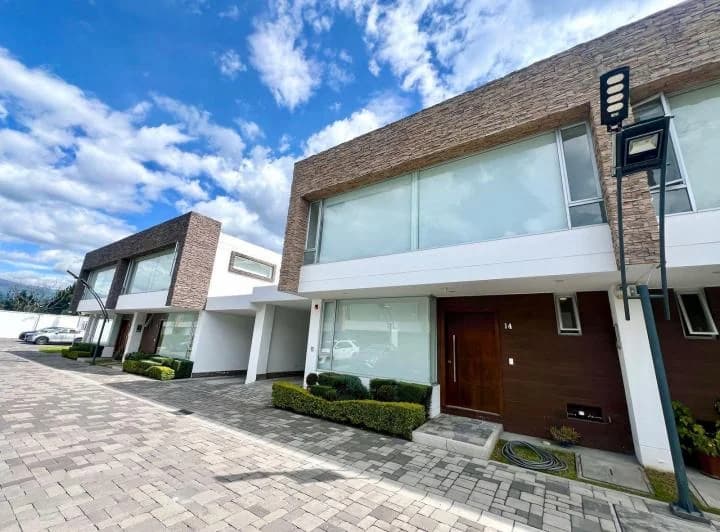 Mv - Tumbaco - Sector Ventura Mall, en Venta Casa de 3d, 177 — imagen 1