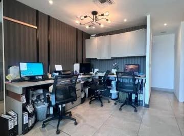 En Venta Linda Oficina Comercial Amoblada, en El Edificio Los Arcos Plaza - Km. 1.5 Samborondon, 81 m², Guayas — imagen 2