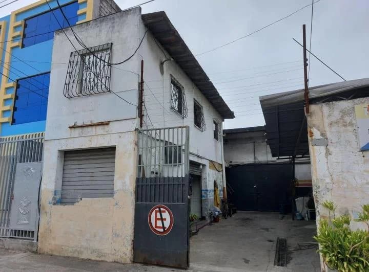 Local y Bodega de Venta en El Centro de Guayaquil, Uso Comercial, 422 m². Guayas — imagen 1