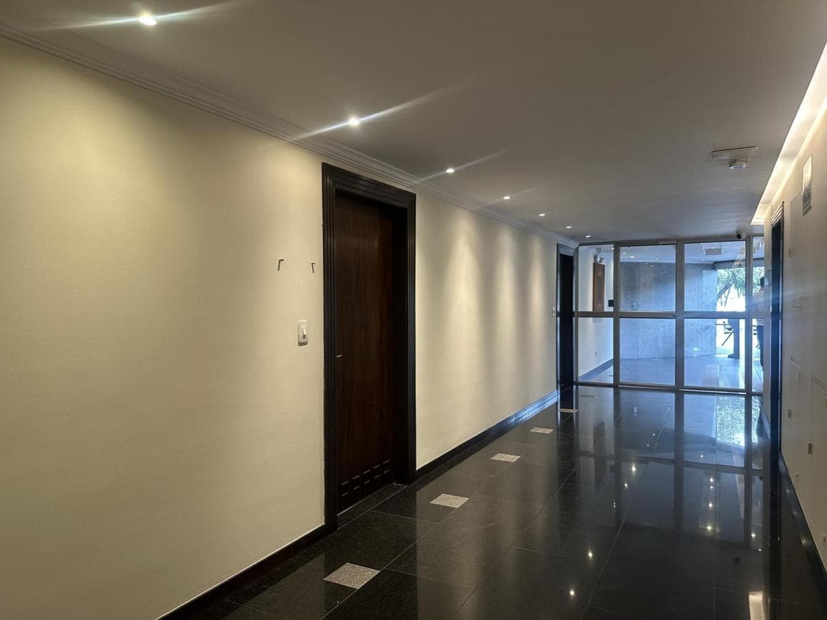 Excelente Oficina en La Av de Los Shyris 60 Mtrs Edificio Moderno — imagen 9