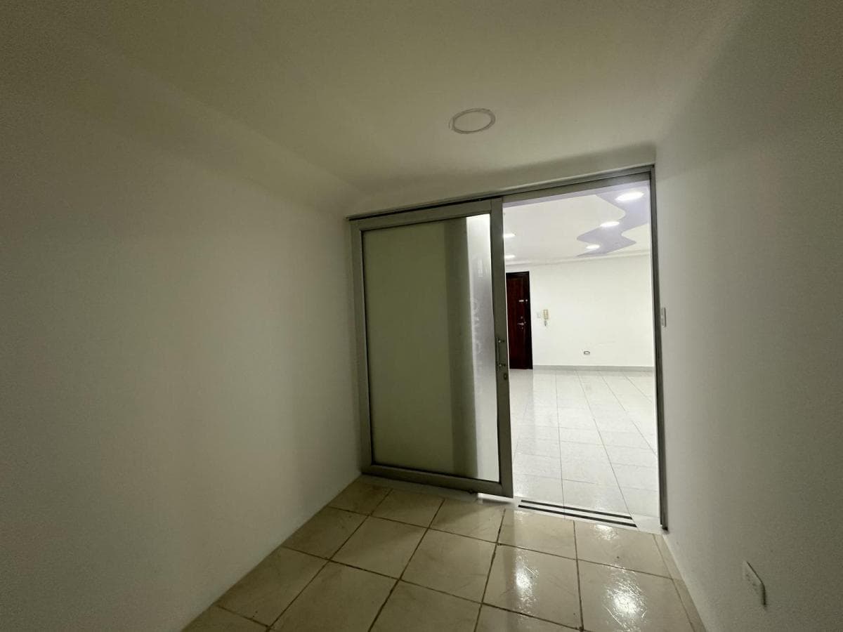 Excelente Oficina en La Av de Los Shyris 60 Mtrs Edificio Moderno — imagen 7