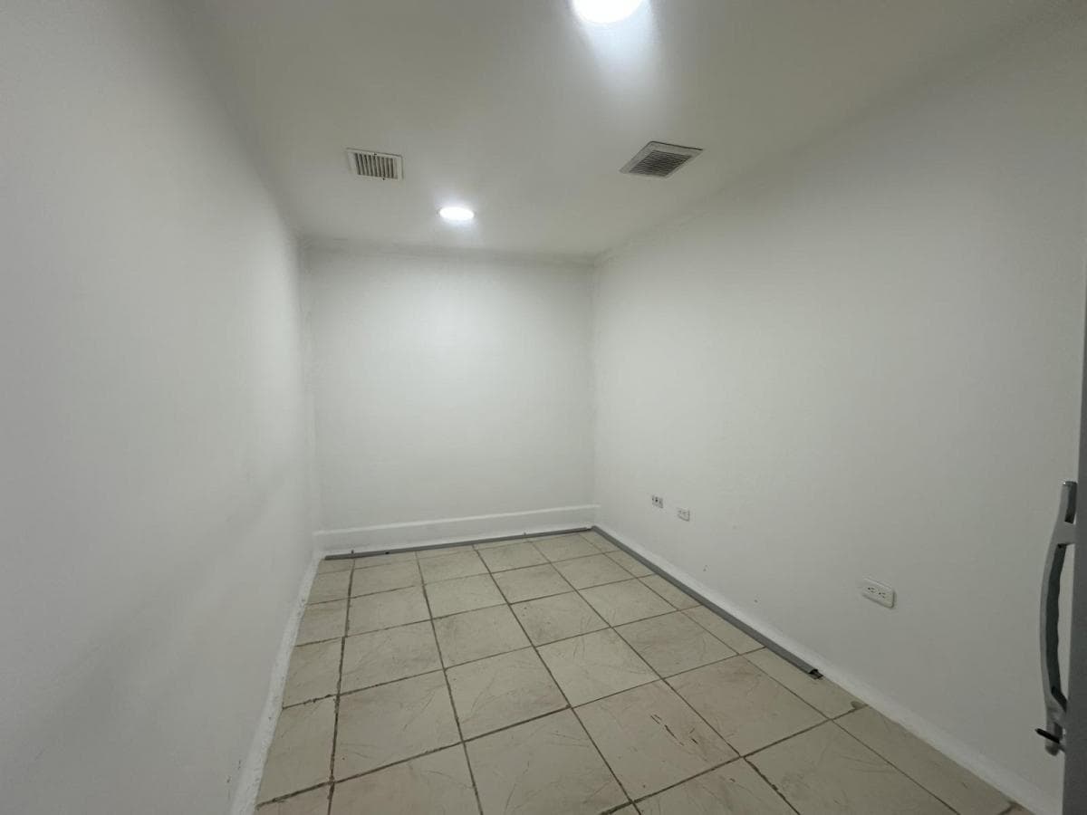 Excelente Oficina en La Av de Los Shyris 60 Mtrs Edificio Moderno — imagen 5