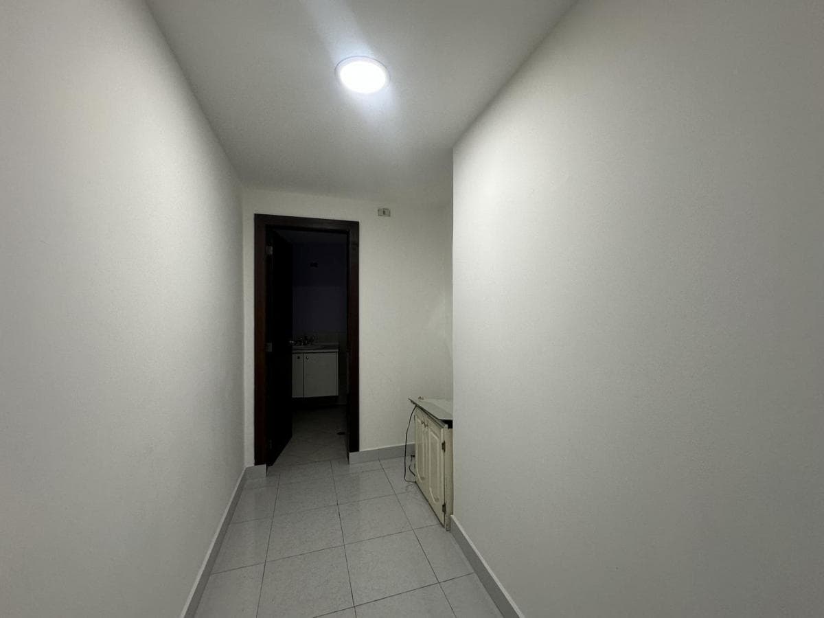 Excelente Oficina en La Av de Los Shyris 60 Mtrs Edificio Moderno — imagen 4