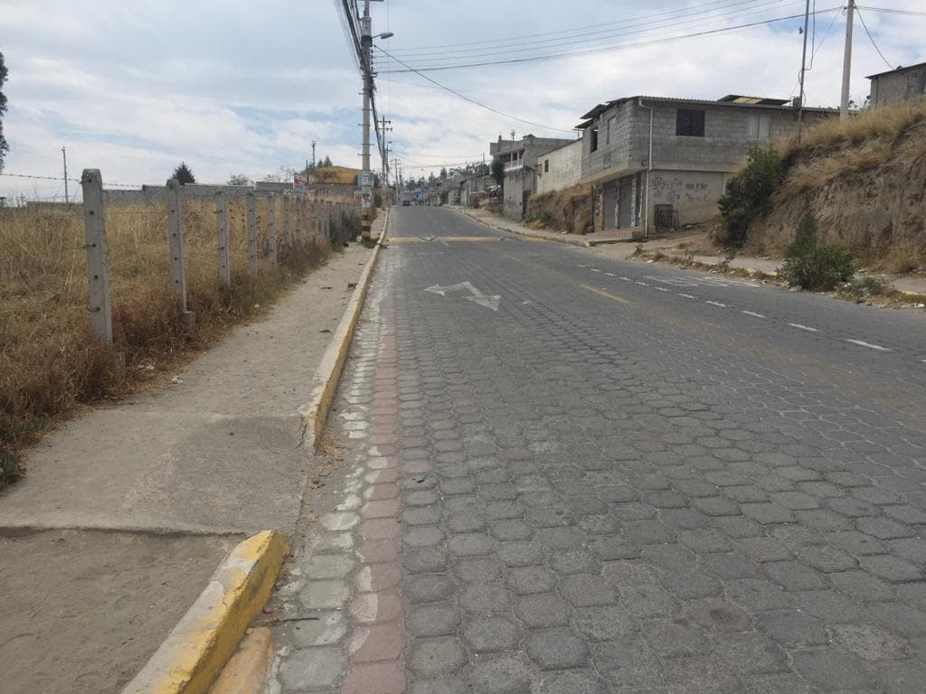 Calderon Venta Terreno Plano 3881 m² Cos 240% Urbano, Puedes Construir Tres Pisos — imagen 4