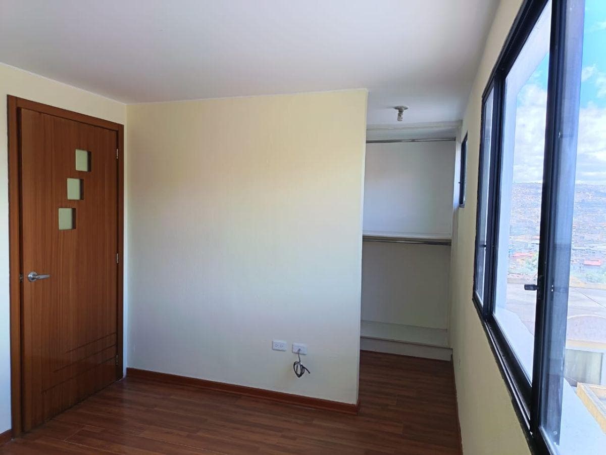 Venta Duplex Sector Santa Martha de Chillogallo — imagen 2
