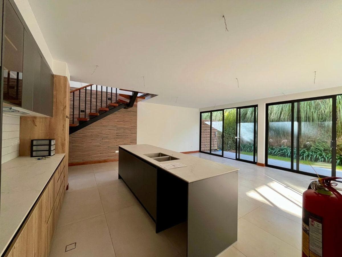 Casa de Venta por Estrenar Sector Tumbaco — imagen 9