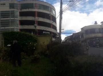 Terreno de Venta con Casa Ex Clínica en El Centro de Tulcán, Carchi — imagen 5