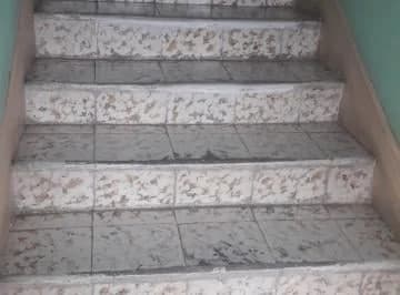 Terreno de Venta con Casa Ex Clínica en El Centro de Tulcán, Carchi — imagen 2