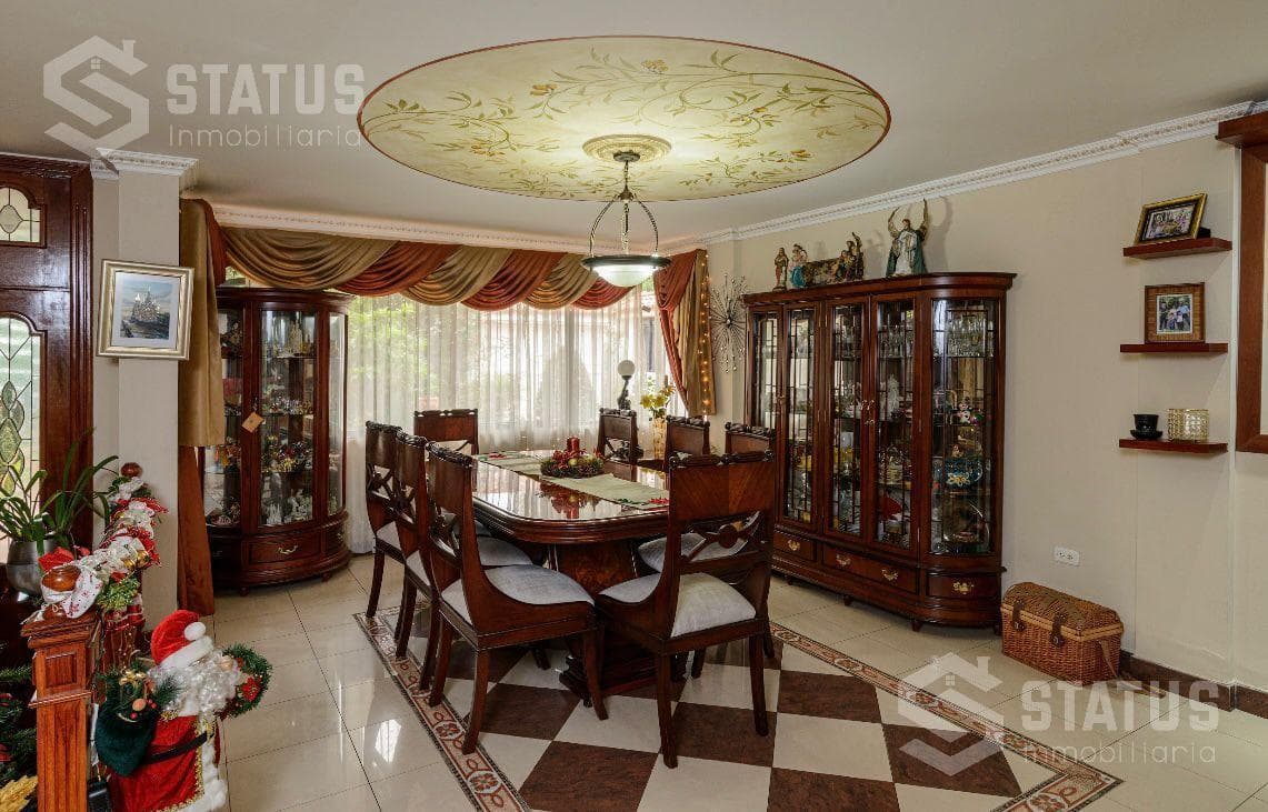 Venta de Casa de Lujo en San Gabriel a Pocos Minutos del Supermaxi — imagen 10