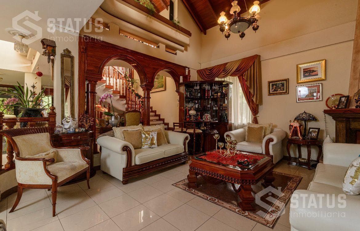 Venta de Casa de Lujo en San Gabriel a Pocos Minutos del Supermaxi — imagen 3