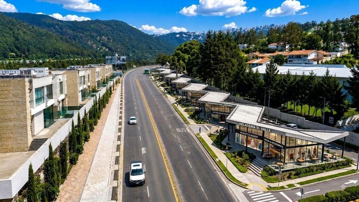 Terreno de 857 m² en Venta en Cumbayá — imagen 3