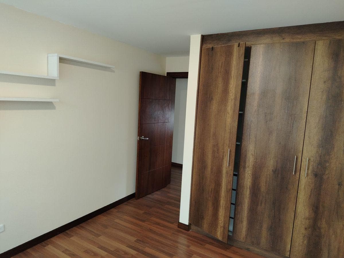 Vendo Bonita Casa en Conjunto Tres Dorm. Sector Vía Al Tingo — imagen 3