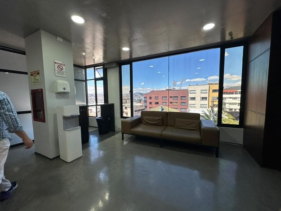 De Venta Edificio, Sector Metropolitano 1.231 m² de Construccion — imagen 2