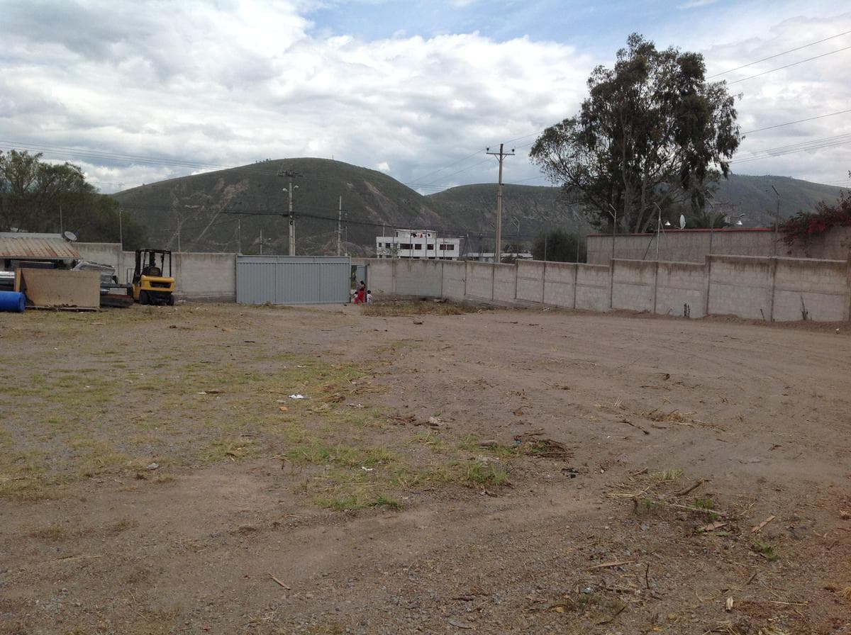 Renta Terreno de 20.835 m² con Cerramiento y Oficina en La Mitad del Mundo - Quito — imagen 2