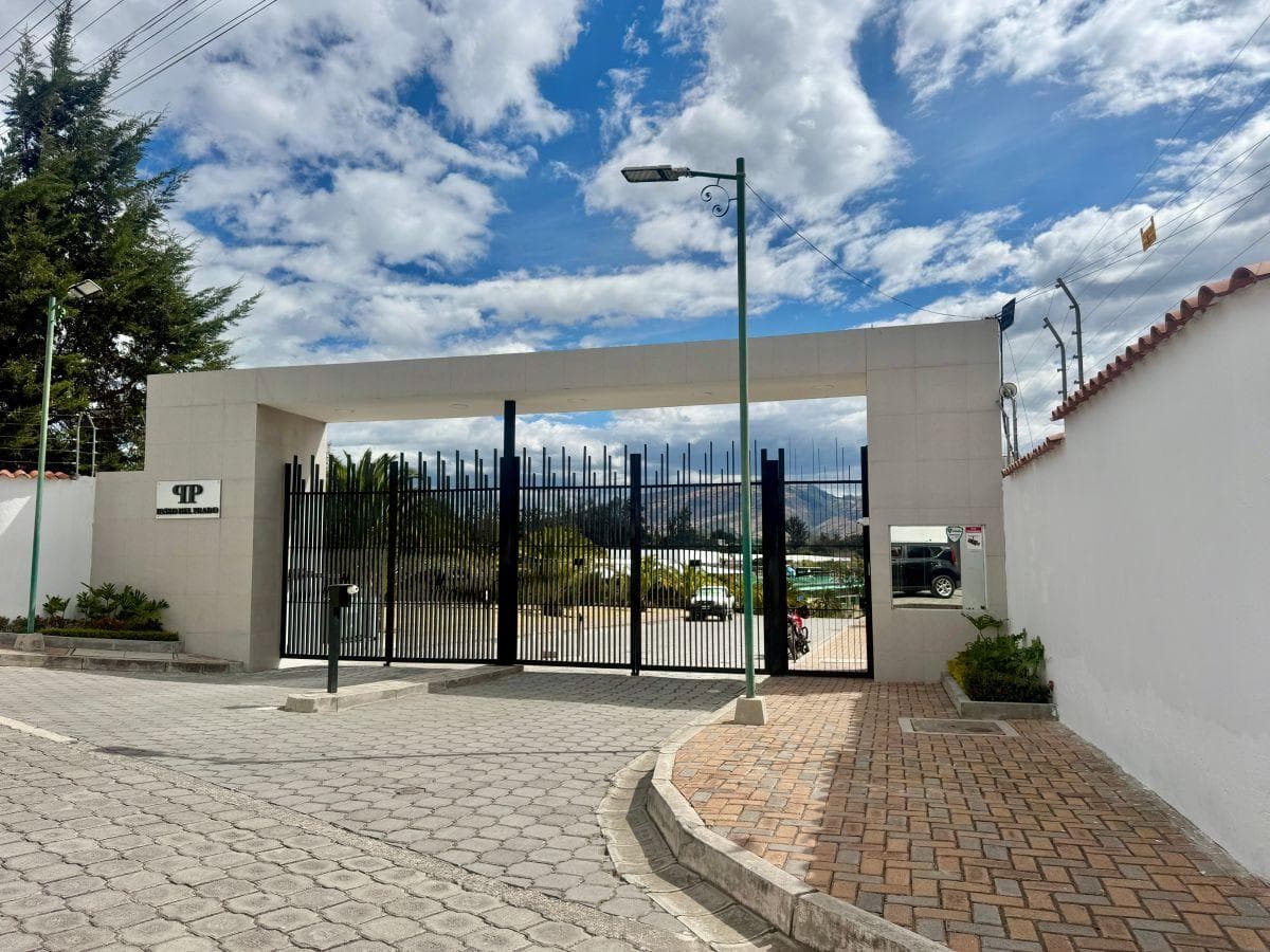 Terreno en Venta – Urbanización Palmas del Prado, Puembo (1.160 M²) — imagen 3