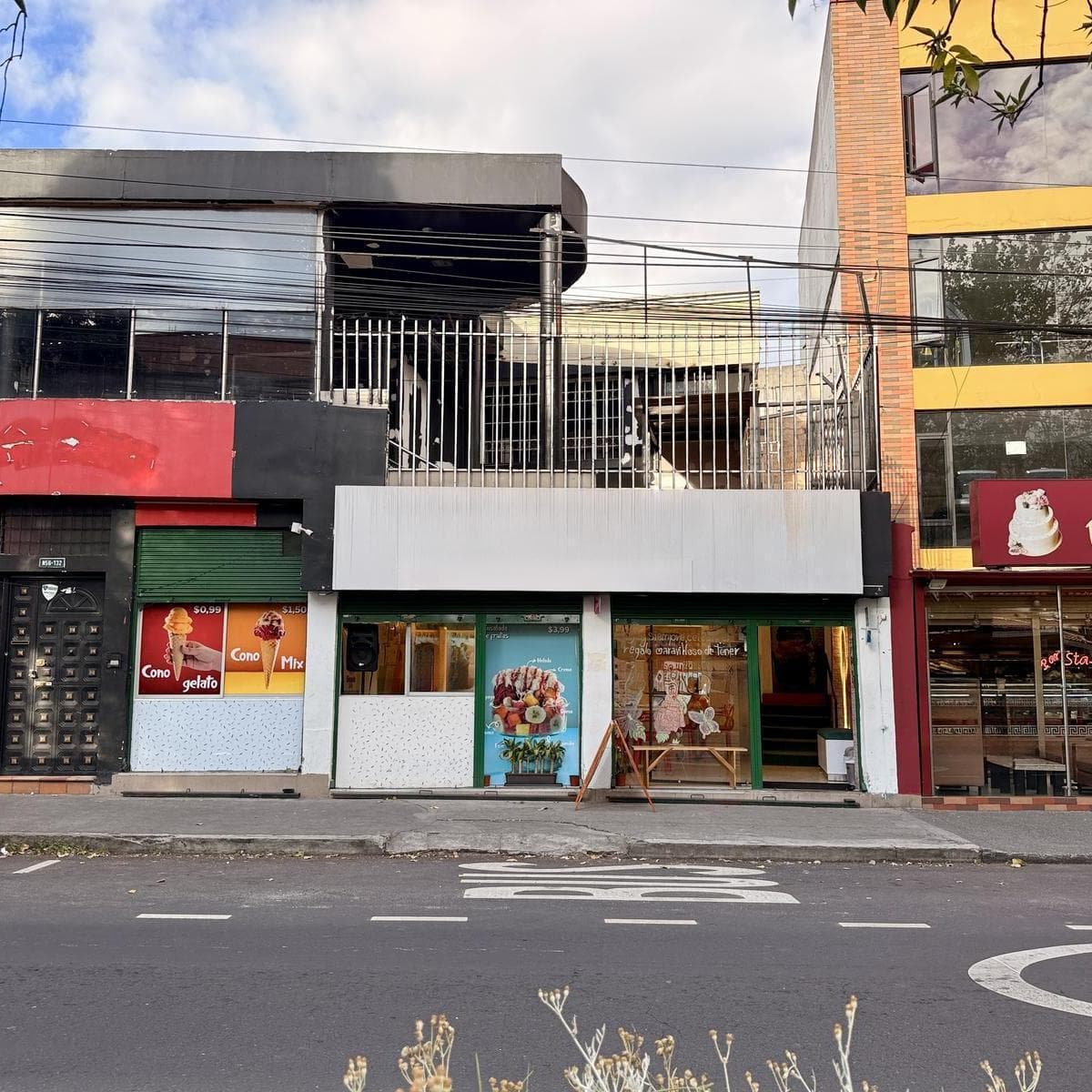 Vendo Heladería en La Av Real Audiencia (Norte Quito) — imagen 1