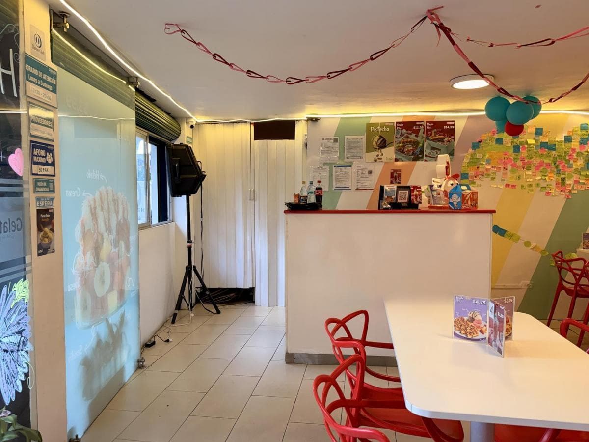 Vendo Heladería en La Av Real Audiencia (Norte Quito) — imagen 9