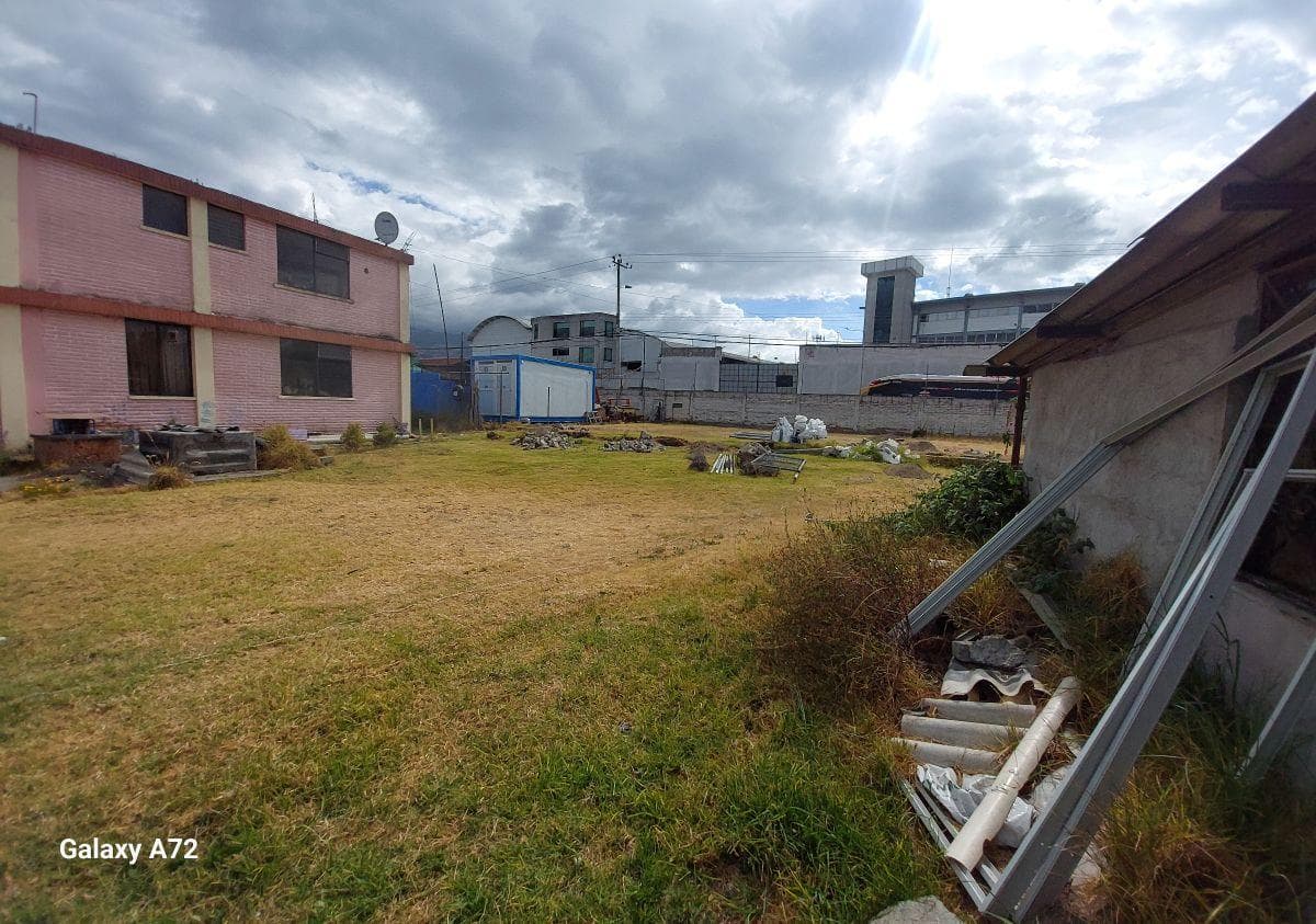 Rento Amplio Terreno 400 m² con Construcción — imagen 2